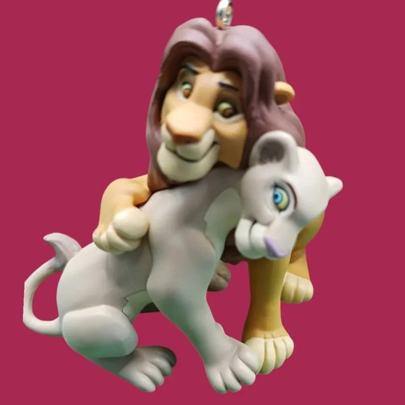 Hallmark  simba & Nala walt disney simba's pride christmas ornament - Picture 1 of 4
